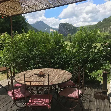 D'etape Bastide Petra Castellana Verdon カステラーヌ